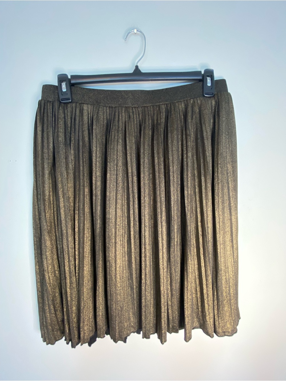 Charlotte Russe Metallic Pleated Circle Skirt - Gold